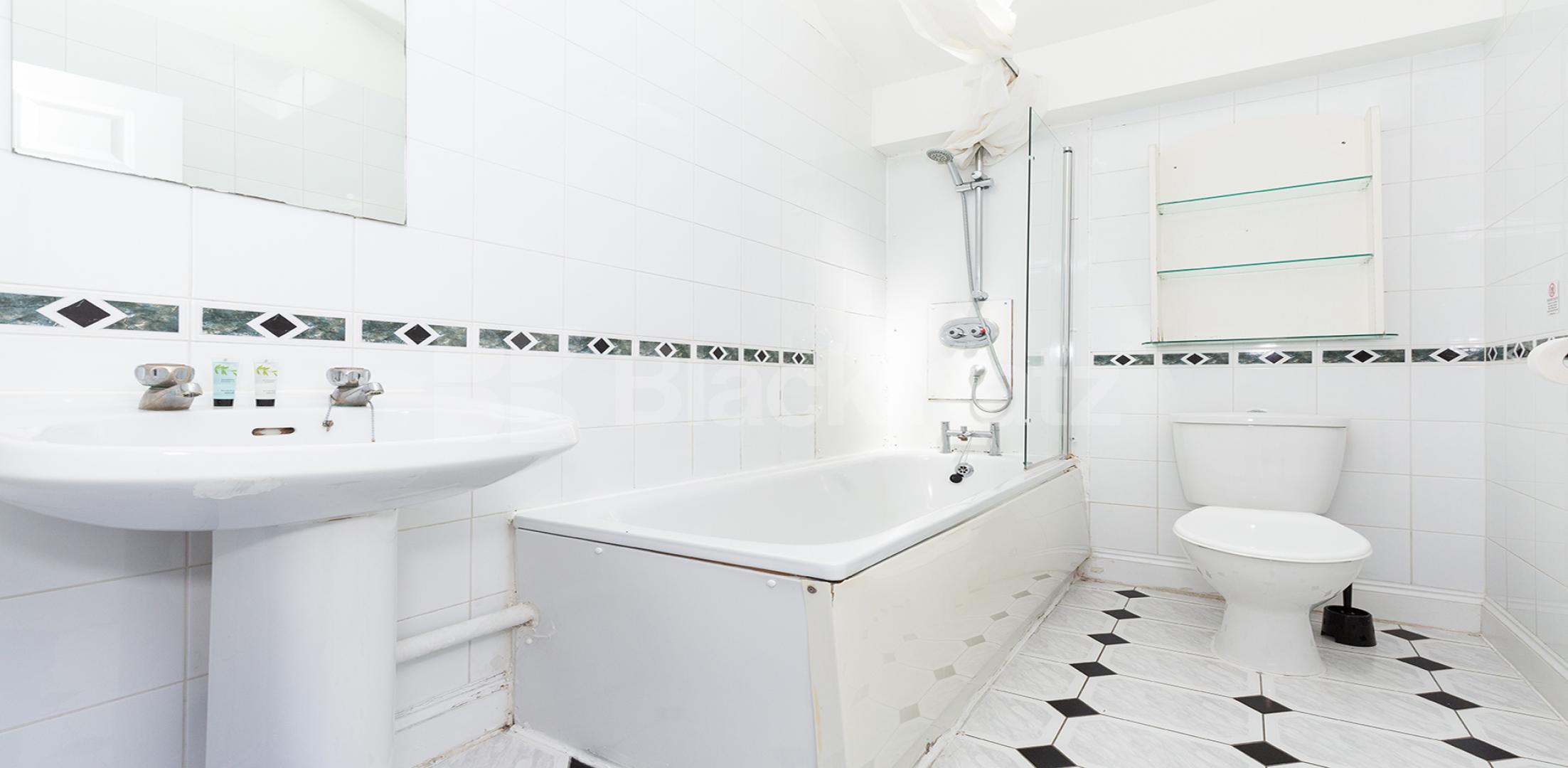 			3 BED WAREHOUSE CONVESRION!, 3 Bedroom, 1 bath, 1 reception Flat			 Crawford House Farringdon Road, CLERKENWELL / FARRINGDON